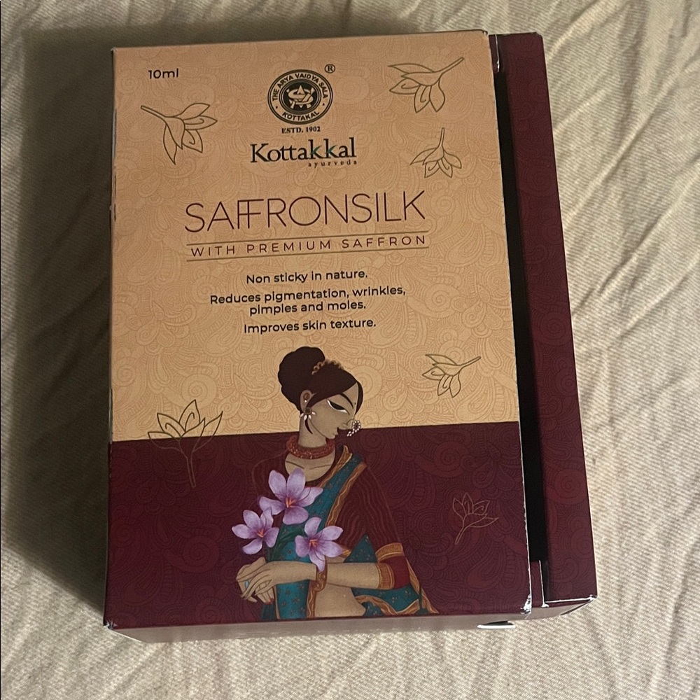Kottakkal Ayurvedic Saffron Silk Serum